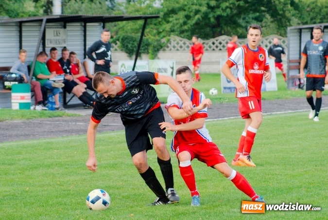 Zdjęcie w galerii na portalu naszwodzislaw.com: Udana inauguracja Syryni. Samobój kapitana pogrzebał szanse Tworkowa wiadomości z regionu