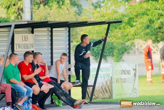 Zdjęcie w galerii na portalu naszwodzislaw.com: Udana inauguracja Syryni. Samobój kapitana pogrzebał szanse Tworkowa wiadomości z regionu