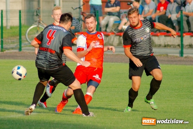 Zdjęcie w galerii na portalu naszwodzislaw.com: Udana inauguracja Syryni. Samobój kapitana pogrzebał szanse Tworkowa wiadomości z regionu