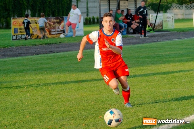 Zdjęcie w galerii na portalu naszwodzislaw.com: Udana inauguracja Syryni. Samobój kapitana pogrzebał szanse Tworkowa wiadomości z regionu