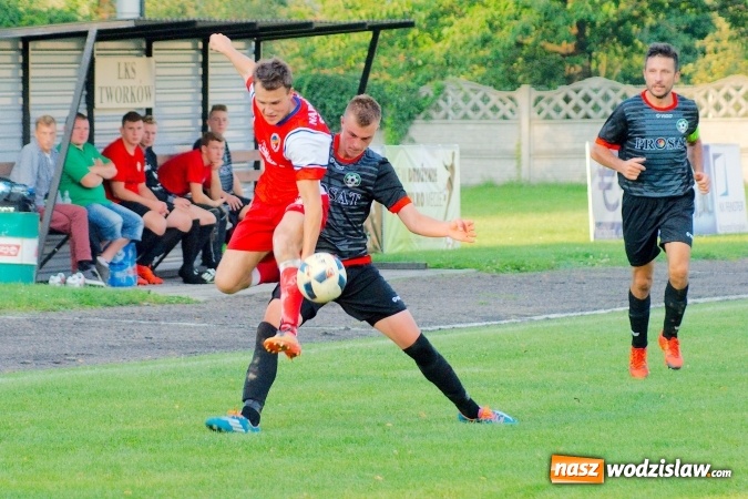 Zdjęcie w galerii na portalu naszwodzislaw.com: Udana inauguracja Syryni. Samobój kapitana pogrzebał szanse Tworkowa wiadomości z regionu