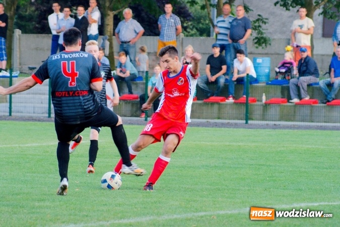 Zdjęcie w galerii na portalu naszwodzislaw.com: Udana inauguracja Syryni. Samobój kapitana pogrzebał szanse Tworkowa wiadomości z regionu