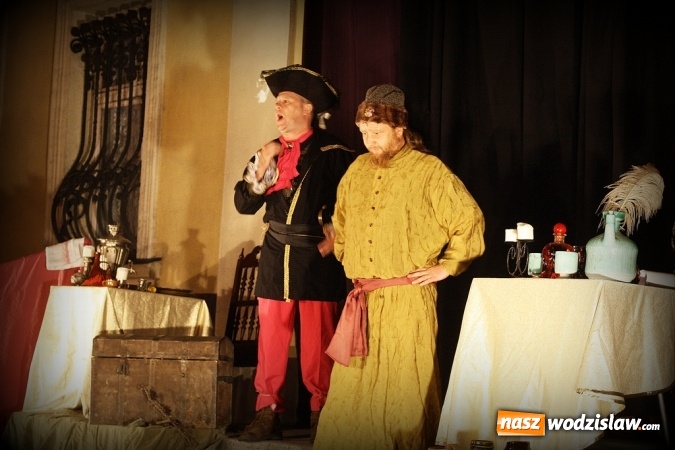 Zdjęcie w galerii na portalu naszwodzislaw.com: Wystawili Zemstę na schodach USC wiadomości z regionu