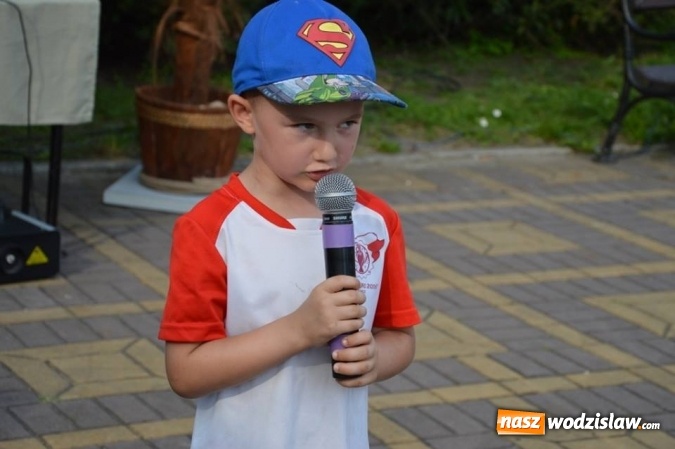 Zdjęcie w galerii na portalu naszwodzislaw.com: Zabawy przy fontannie z radlińskim MOK-iem wiadomości z regionu