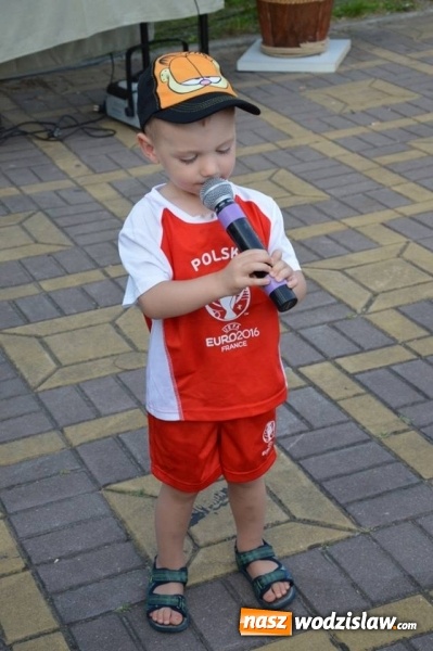 Zdjęcie w galerii na portalu naszwodzislaw.com: Zabawy przy fontannie z radlińskim MOK-iem wiadomości z regionu