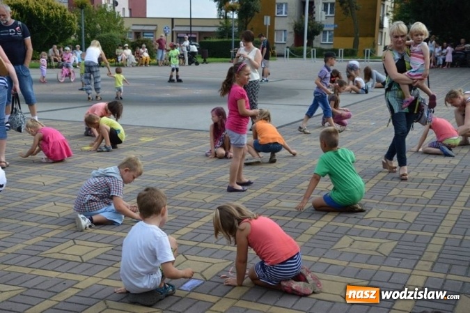 Zdjęcie w galerii na portalu naszwodzislaw.com: Zabawy przy fontannie z radlińskim MOK-iem wiadomości z regionu