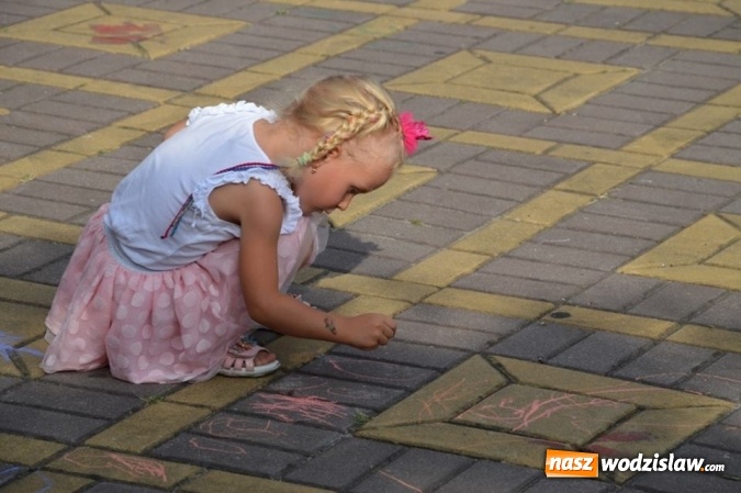 Zdjęcie w galerii na portalu naszwodzislaw.com: Zabawy przy fontannie z radlińskim MOK-iem wiadomości z regionu