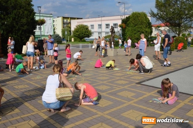 Zdjęcie w galerii na portalu naszwodzislaw.com: Zabawy przy fontannie z radlińskim MOK-iem wiadomości z regionu