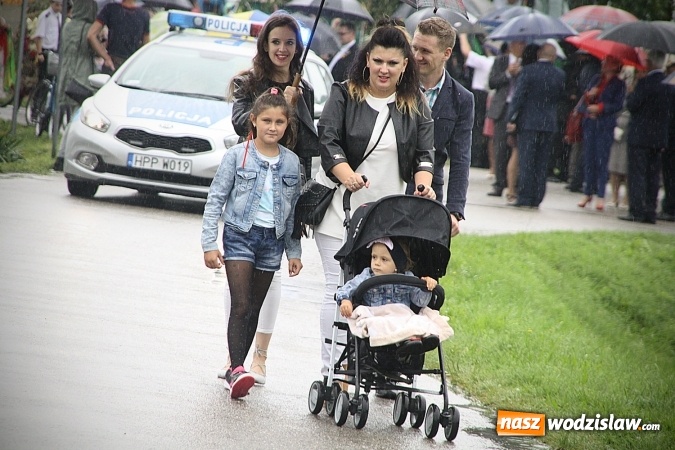 Zdjęcie w galerii na portalu naszwodzislaw.com: Dożynki 2016 – potężny korowód przejechał przez Bełsznicę  wiadomości z regionu