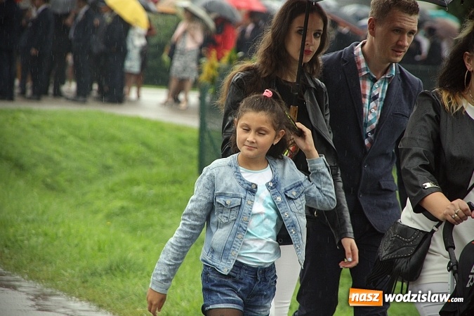 Zdjęcie w galerii na portalu naszwodzislaw.com: Dożynki 2016 – potężny korowód przejechał przez Bełsznicę  wiadomości z regionu