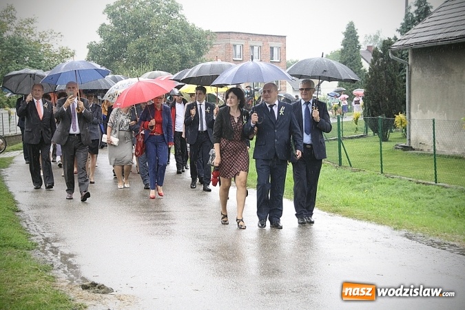 Zdjęcie w galerii na portalu naszwodzislaw.com: Dożynki 2016 – potężny korowód przejechał przez Bełsznicę  wiadomości z regionu