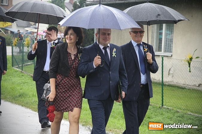 Zdjęcie w galerii na portalu naszwodzislaw.com: Dożynki 2016 – potężny korowód przejechał przez Bełsznicę  wiadomości z regionu