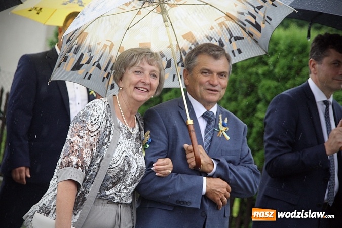 Zdjęcie w galerii na portalu naszwodzislaw.com: Dożynki 2016 – potężny korowód przejechał przez Bełsznicę  wiadomości z regionu