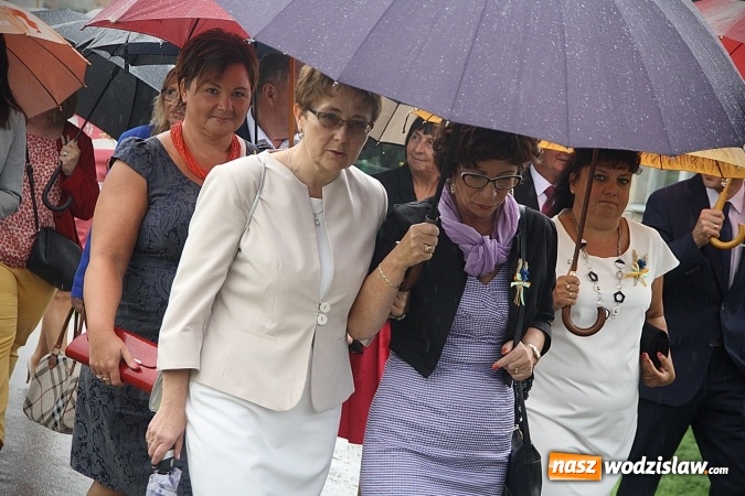 Zdjęcie w galerii na portalu naszwodzislaw.com: Dożynki 2016 – potężny korowód przejechał przez Bełsznicę  wiadomości z regionu