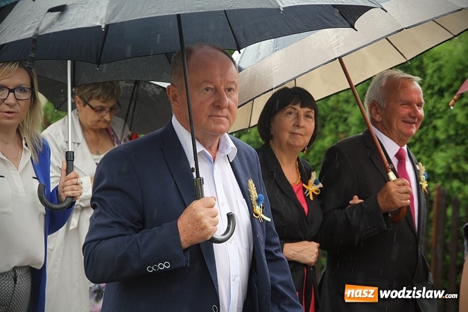 Zdjęcie w galerii na portalu naszwodzislaw.com: Dożynki 2016 – potężny korowód przejechał przez Bełsznicę  wiadomości z regionu