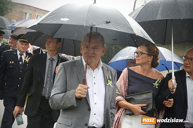 Zdjęcie w galerii na portalu naszwodzislaw.com: Dożynki 2016 – potężny korowód przejechał przez Bełsznicę  wiadomości z regionu