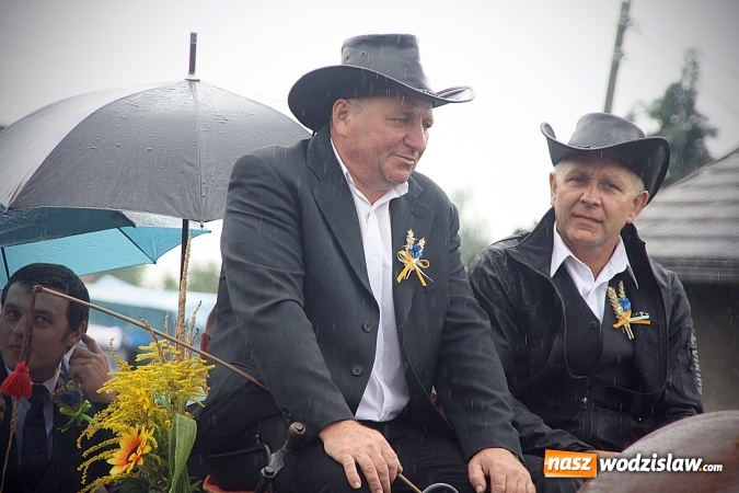 Zdjęcie w galerii na portalu naszwodzislaw.com: Dożynki 2016 – potężny korowód przejechał przez Bełsznicę  wiadomości z regionu