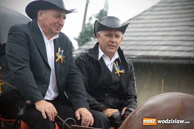 Zdjęcie w galerii na portalu naszwodzislaw.com: Dożynki 2016 – potężny korowód przejechał przez Bełsznicę  wiadomości z regionu