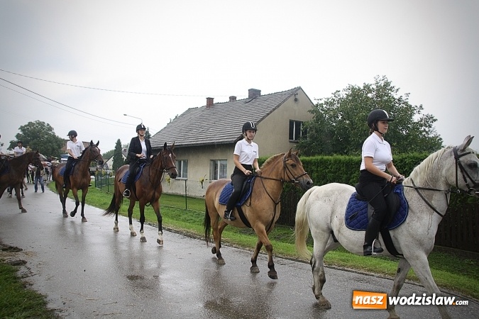 Zdjęcie w galerii na portalu naszwodzislaw.com: Dożynki 2016 – potężny korowód przejechał przez Bełsznicę  wiadomości z regionu
