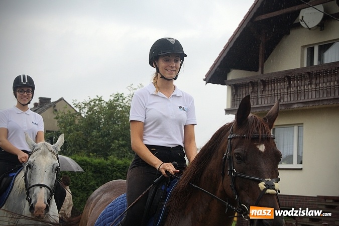 Zdjęcie w galerii na portalu naszwodzislaw.com: Dożynki 2016 – potężny korowód przejechał przez Bełsznicę  wiadomości z regionu