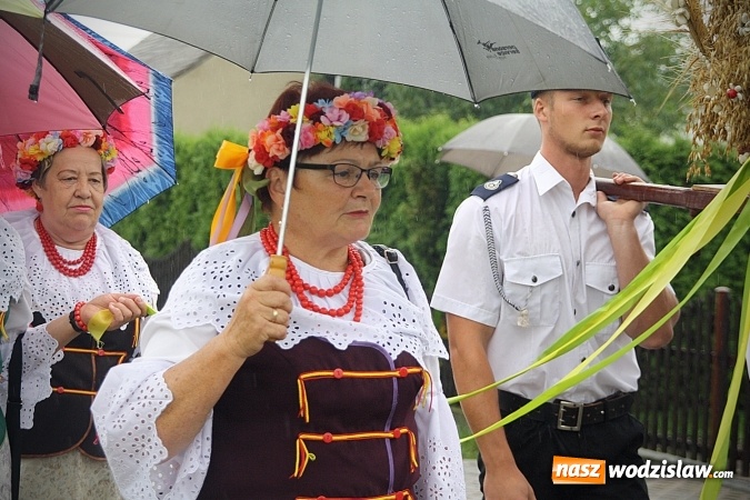 Zdjęcie w galerii na portalu naszwodzislaw.com: Dożynki 2016 – potężny korowód przejechał przez Bełsznicę  wiadomości z regionu