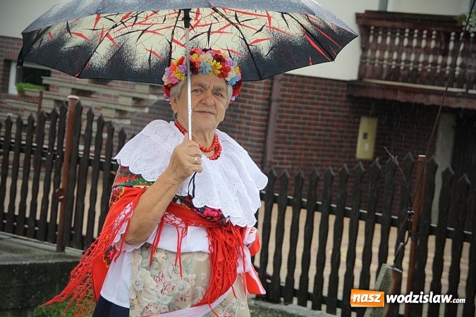 Zdjęcie w galerii na portalu naszwodzislaw.com: Dożynki 2016 – potężny korowód przejechał przez Bełsznicę  wiadomości z regionu