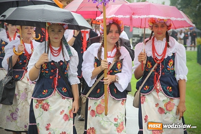 Zdjęcie w galerii na portalu naszwodzislaw.com: Dożynki 2016 – potężny korowód przejechał przez Bełsznicę  wiadomości z regionu