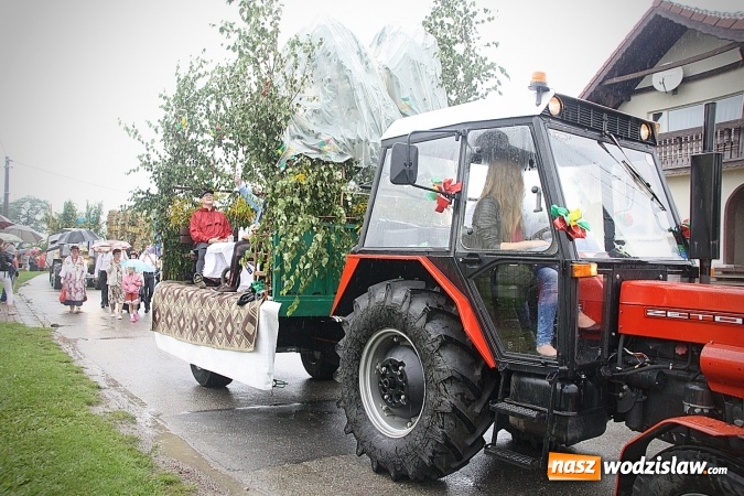 Zdjęcie w galerii na portalu naszwodzislaw.com: Dożynki 2016 – potężny korowód przejechał przez Bełsznicę  wiadomości z regionu