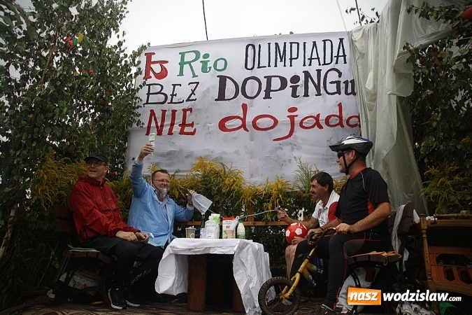 Zdjęcie w galerii na portalu naszwodzislaw.com: Dożynki 2016 – potężny korowód przejechał przez Bełsznicę  wiadomości z regionu