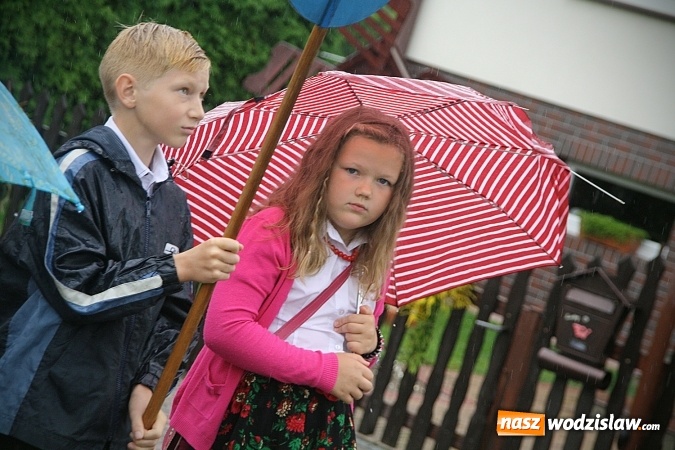 Zdjęcie w galerii na portalu naszwodzislaw.com: Dożynki 2016 – potężny korowód przejechał przez Bełsznicę  wiadomości z regionu