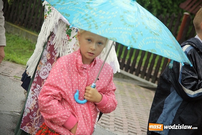 Zdjęcie w galerii na portalu naszwodzislaw.com: Dożynki 2016 – potężny korowód przejechał przez Bełsznicę  wiadomości z regionu