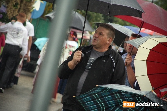 Zdjęcie w galerii na portalu naszwodzislaw.com: Dożynki 2016 – potężny korowód przejechał przez Bełsznicę  wiadomości z regionu