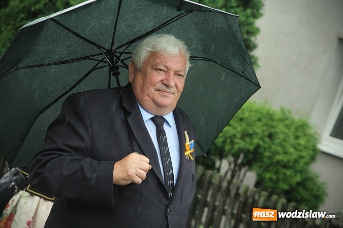 Zdjęcie w galerii na portalu naszwodzislaw.com: Dożynki 2016 – potężny korowód przejechał przez Bełsznicę  wiadomości z regionu