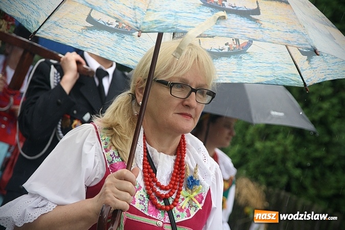 Zdjęcie w galerii na portalu naszwodzislaw.com: Dożynki 2016 – potężny korowód przejechał przez Bełsznicę  wiadomości z regionu