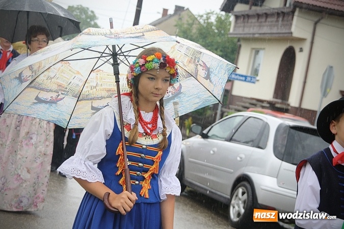 Zdjęcie w galerii na portalu naszwodzislaw.com: Dożynki 2016 – potężny korowód przejechał przez Bełsznicę  wiadomości z regionu