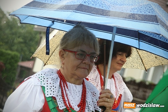 Zdjęcie w galerii na portalu naszwodzislaw.com: Dożynki 2016 – potężny korowód przejechał przez Bełsznicę  wiadomości z regionu