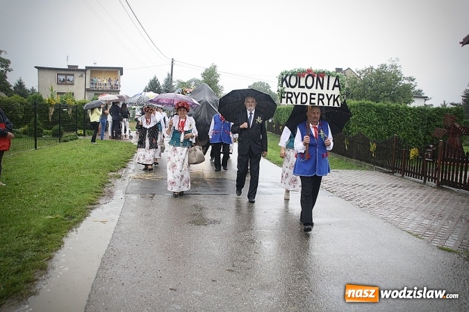 Zdjęcie w galerii na portalu naszwodzislaw.com: Dożynki 2016 – potężny korowód przejechał przez Bełsznicę  wiadomości z regionu