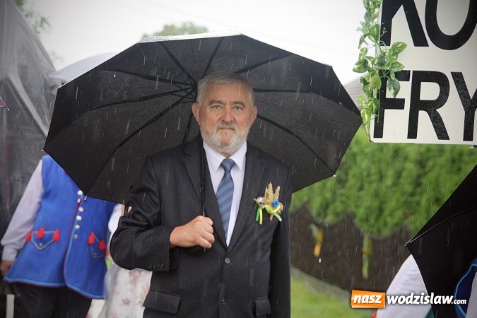 Zdjęcie w galerii na portalu naszwodzislaw.com: Dożynki 2016 – potężny korowód przejechał przez Bełsznicę  wiadomości z regionu