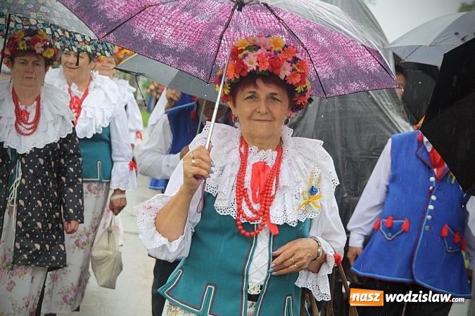 Zdjęcie w galerii na portalu naszwodzislaw.com: Dożynki 2016 – potężny korowód przejechał przez Bełsznicę  wiadomości z regionu