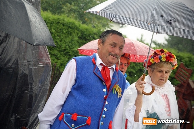 Zdjęcie w galerii na portalu naszwodzislaw.com: Dożynki 2016 – potężny korowód przejechał przez Bełsznicę  wiadomości z regionu