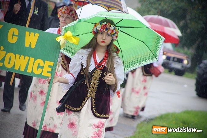 Zdjęcie w galerii na portalu naszwodzislaw.com: Dożynki 2016 – potężny korowód przejechał przez Bełsznicę  wiadomości z regionu