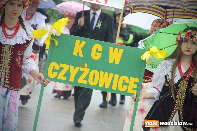Zdjęcie w galerii na portalu naszwodzislaw.com: Dożynki 2016 – potężny korowód przejechał przez Bełsznicę  wiadomości z regionu