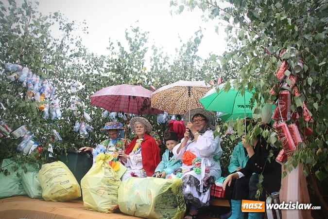 Zdjęcie w galerii na portalu naszwodzislaw.com: Dożynki 2016 – potężny korowód przejechał przez Bełsznicę  wiadomości z regionu