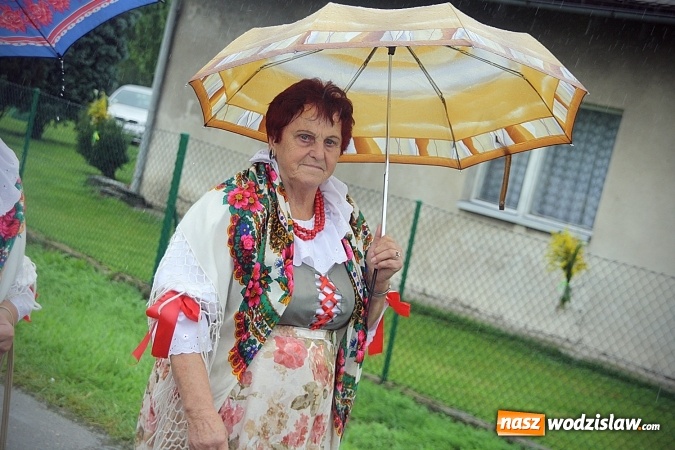 Zdjęcie w galerii na portalu naszwodzislaw.com: Dożynki 2016 – potężny korowód przejechał przez Bełsznicę  wiadomości z regionu