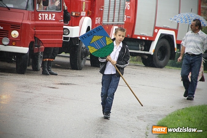 Zdjęcie w galerii na portalu naszwodzislaw.com: Dożynki 2016 – potężny korowód przejechał przez Bełsznicę  wiadomości z regionu