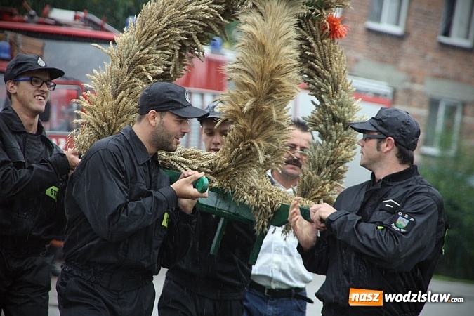 Zdjęcie w galerii na portalu naszwodzislaw.com: Dożynki 2016 – potężny korowód przejechał przez Bełsznicę  wiadomości z regionu