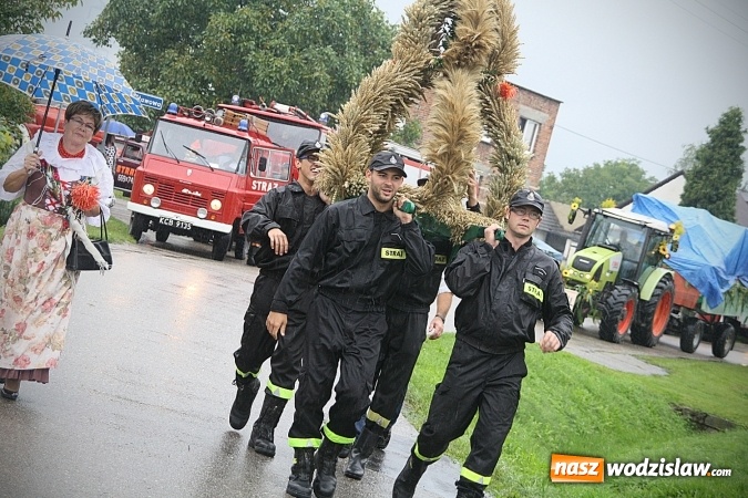 Zdjęcie w galerii na portalu naszwodzislaw.com: Dożynki 2016 – potężny korowód przejechał przez Bełsznicę  wiadomości z regionu