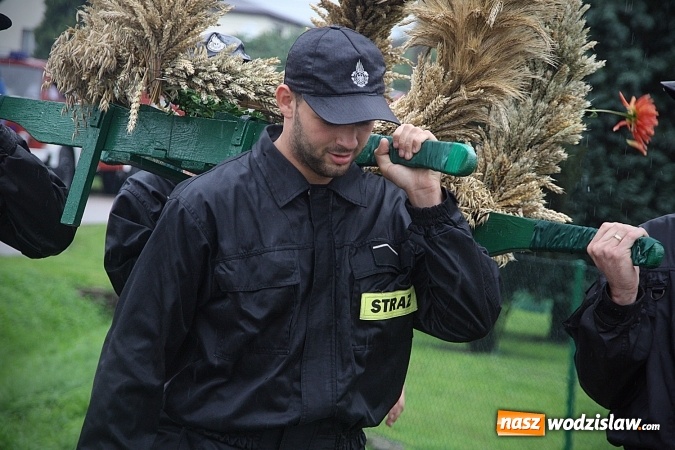 Zdjęcie w galerii na portalu naszwodzislaw.com: Dożynki 2016 – potężny korowód przejechał przez Bełsznicę  wiadomości z regionu