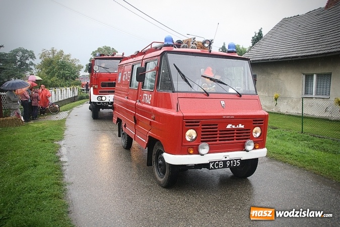 Zdjęcie w galerii na portalu naszwodzislaw.com: Dożynki 2016 – potężny korowód przejechał przez Bełsznicę  wiadomości z regionu