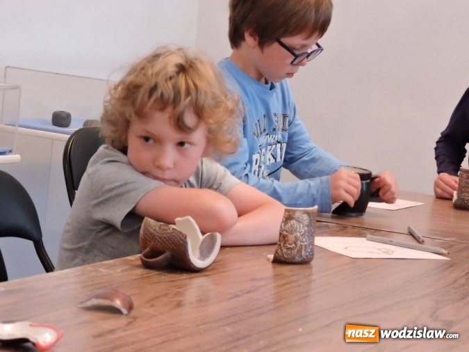 Zdjęcie w galerii na portalu naszwodzislaw.com: Młodzi wodzisławianie zamienili się w archeologów wiadomości z regionu